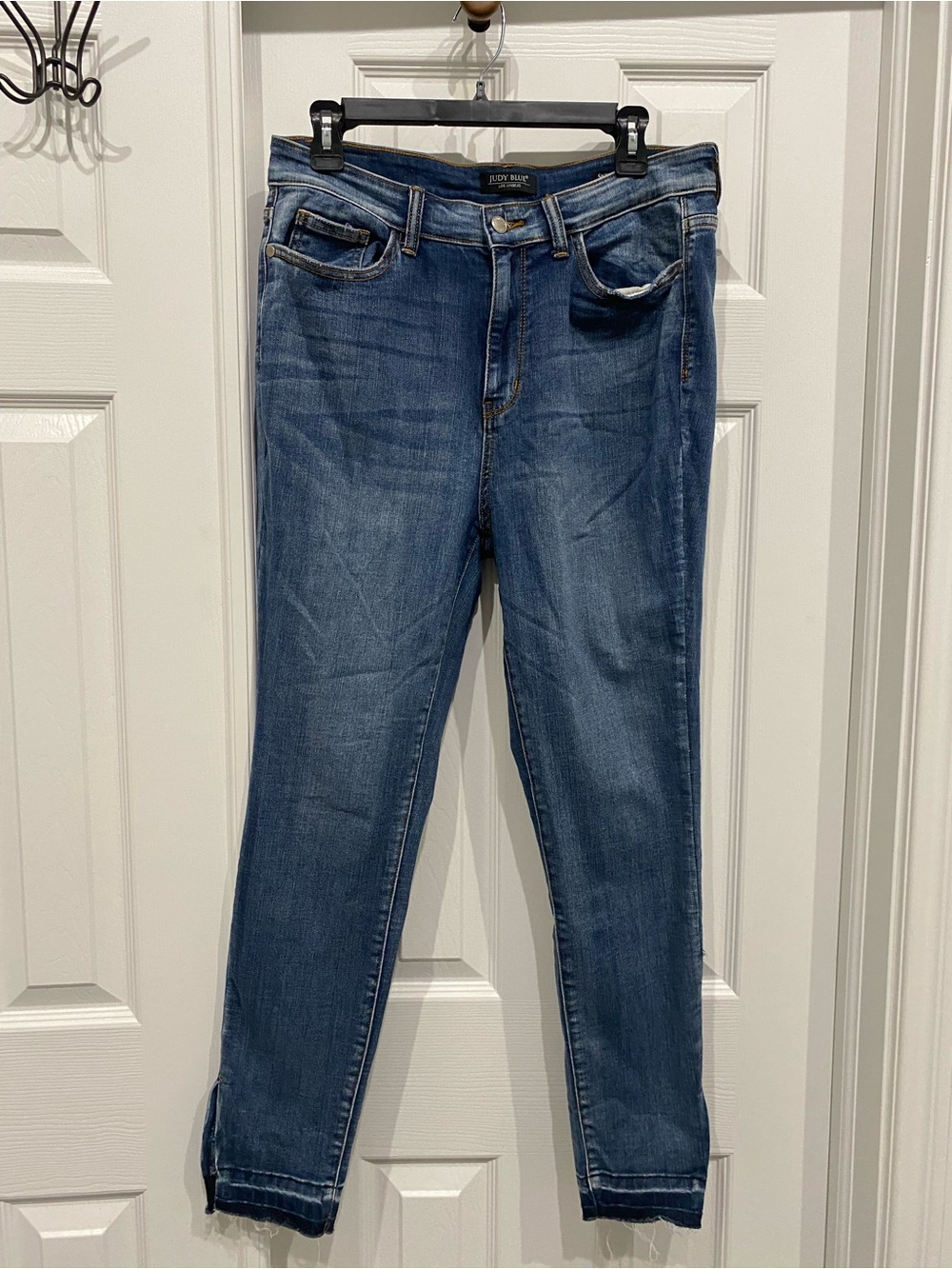 Womens jeans judy blue size 13/31 skinny side slit